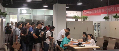 尊龙人生就是博d88，北京市建筑装饰行业中级职称现场审核场面火爆